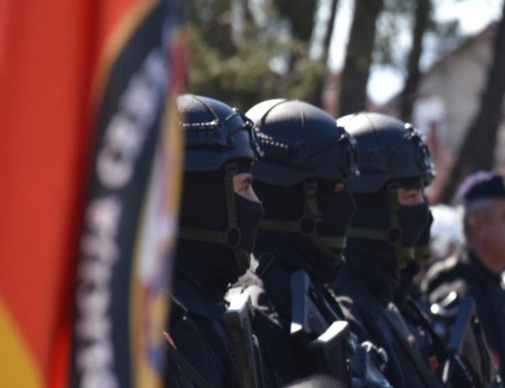Kako Crnogorci proslavljaju Dan državnosti: Opšta tuča u Nikšiću (VIDEO)